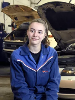 mily Chatellier - "Madame Apprentie" 2022   Mécanicienne automobile – Pays de la Loire – Mayenne 